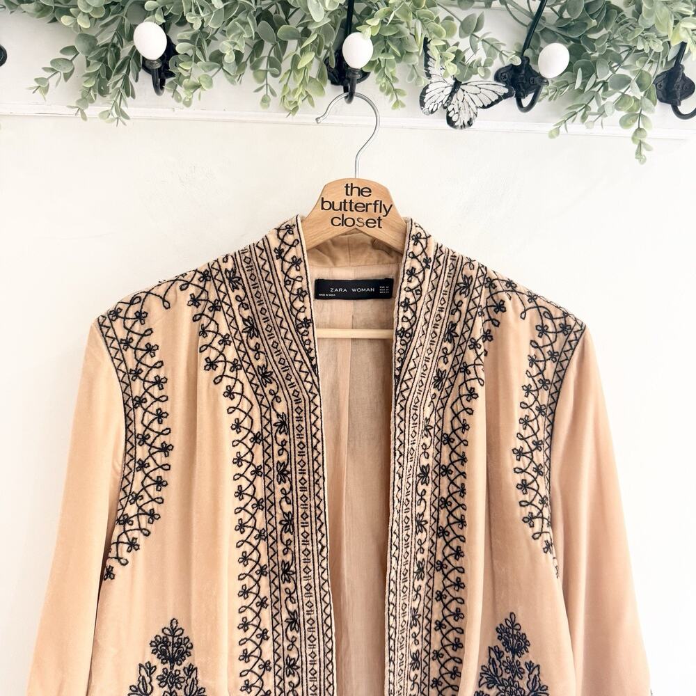Zara Woman Embroidered Velvet Kimono Jacket Nude with Black Embroidery Size M EE - Picture 3 of 6